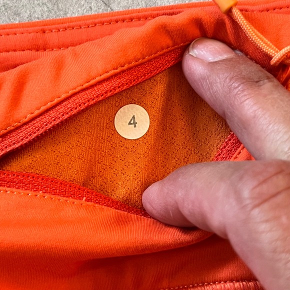 Lululemon Women's Speed Up Shorts 2.5 - Picture 4 of 8